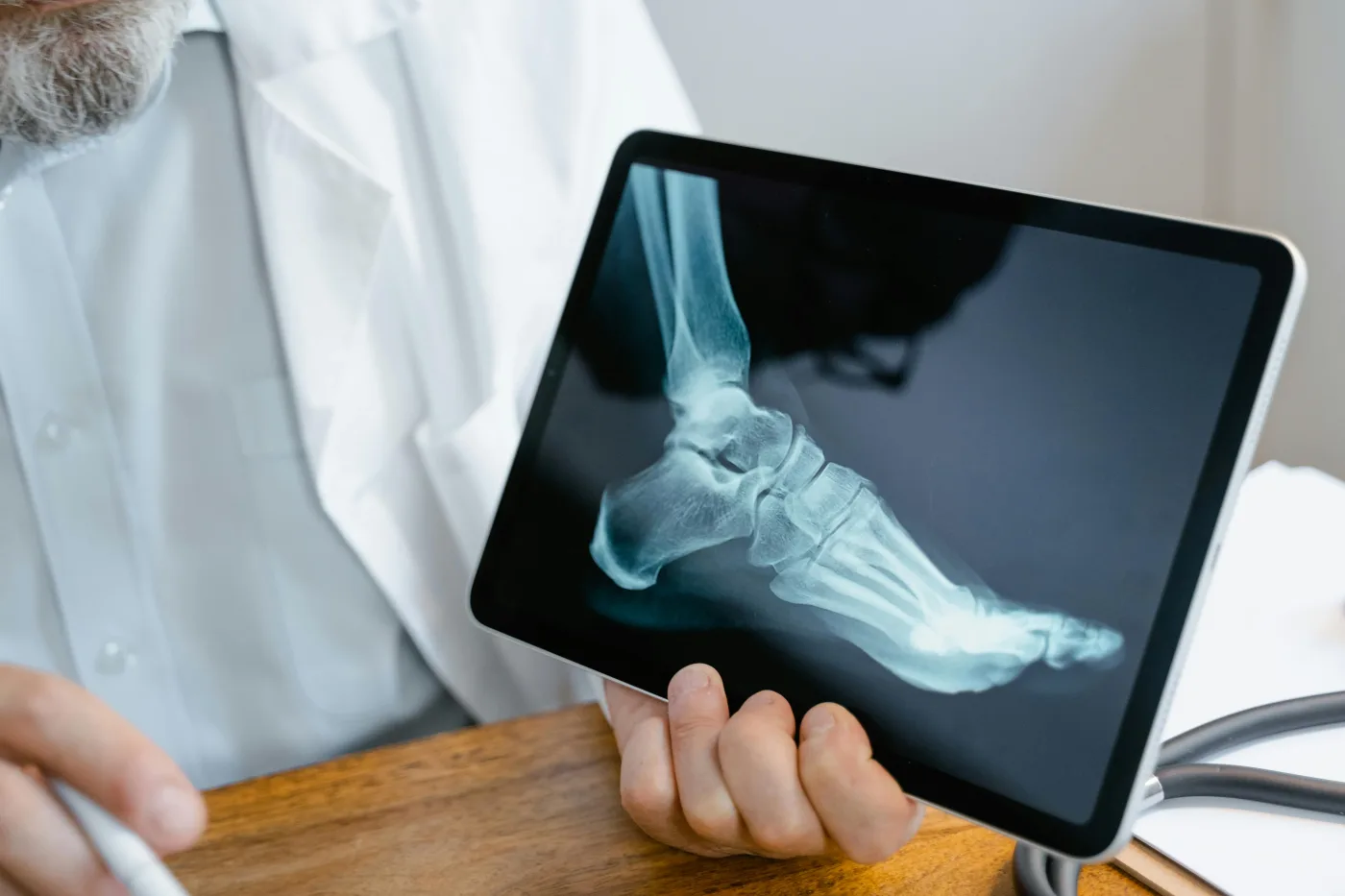 xray of a person's foot with foot pain